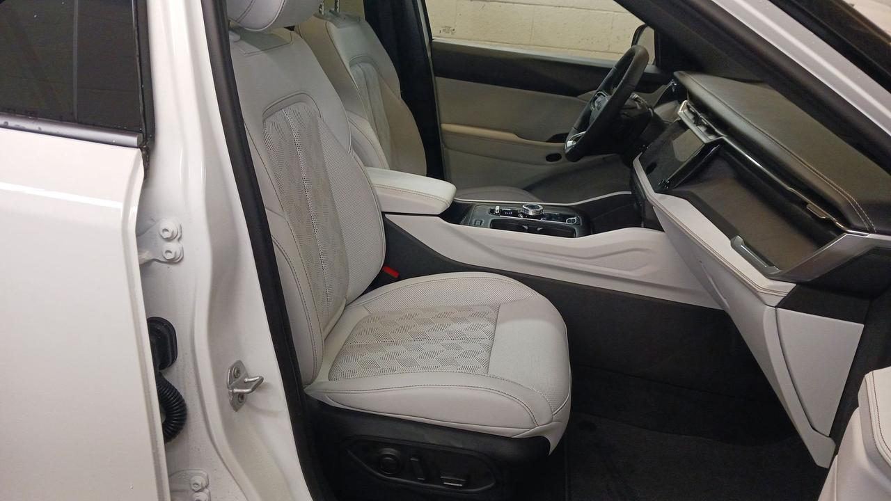 2026 Jeep Cherokee Overland 4x4 Photo