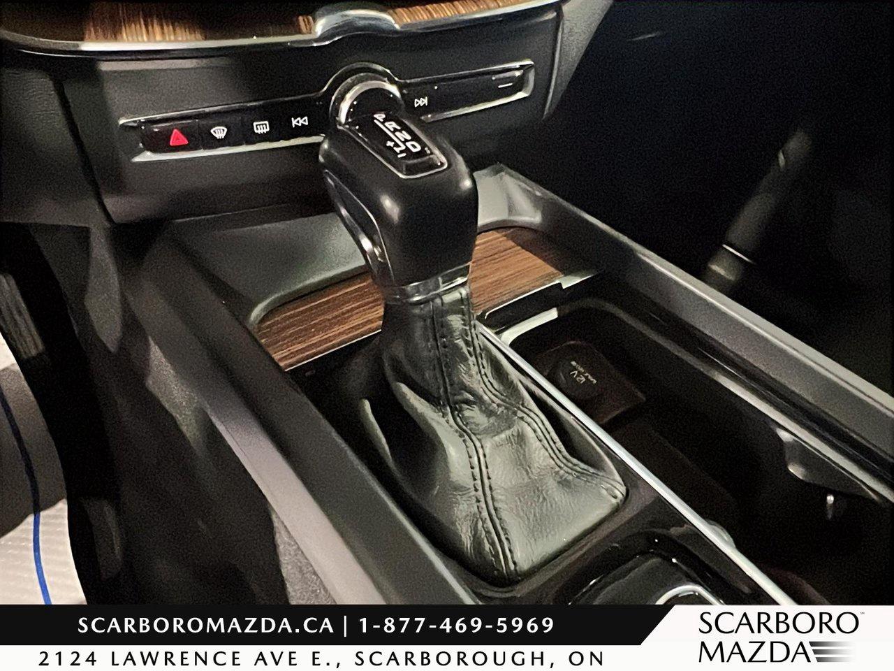 2021 Volvo XC60 Momentum Photo