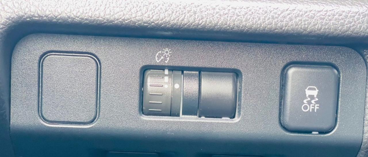 2014 Subaru Impreza 2.0i 4dr All-wheel Drive Sedan CVT Photo