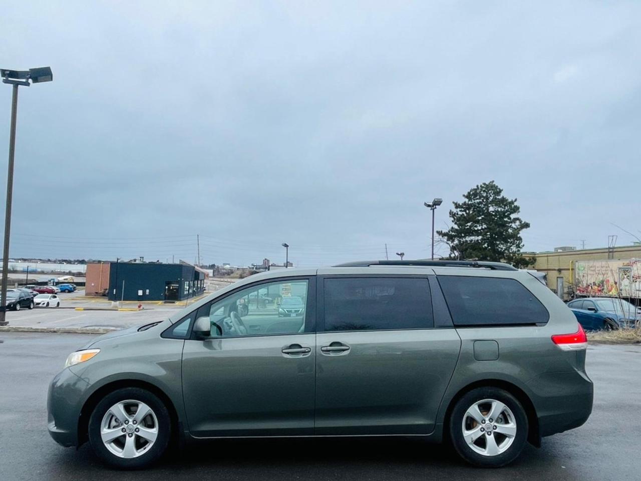 2011 Toyota Sienna LE 4dr Front-wheel Drive Passenger Van Automatic Photo3