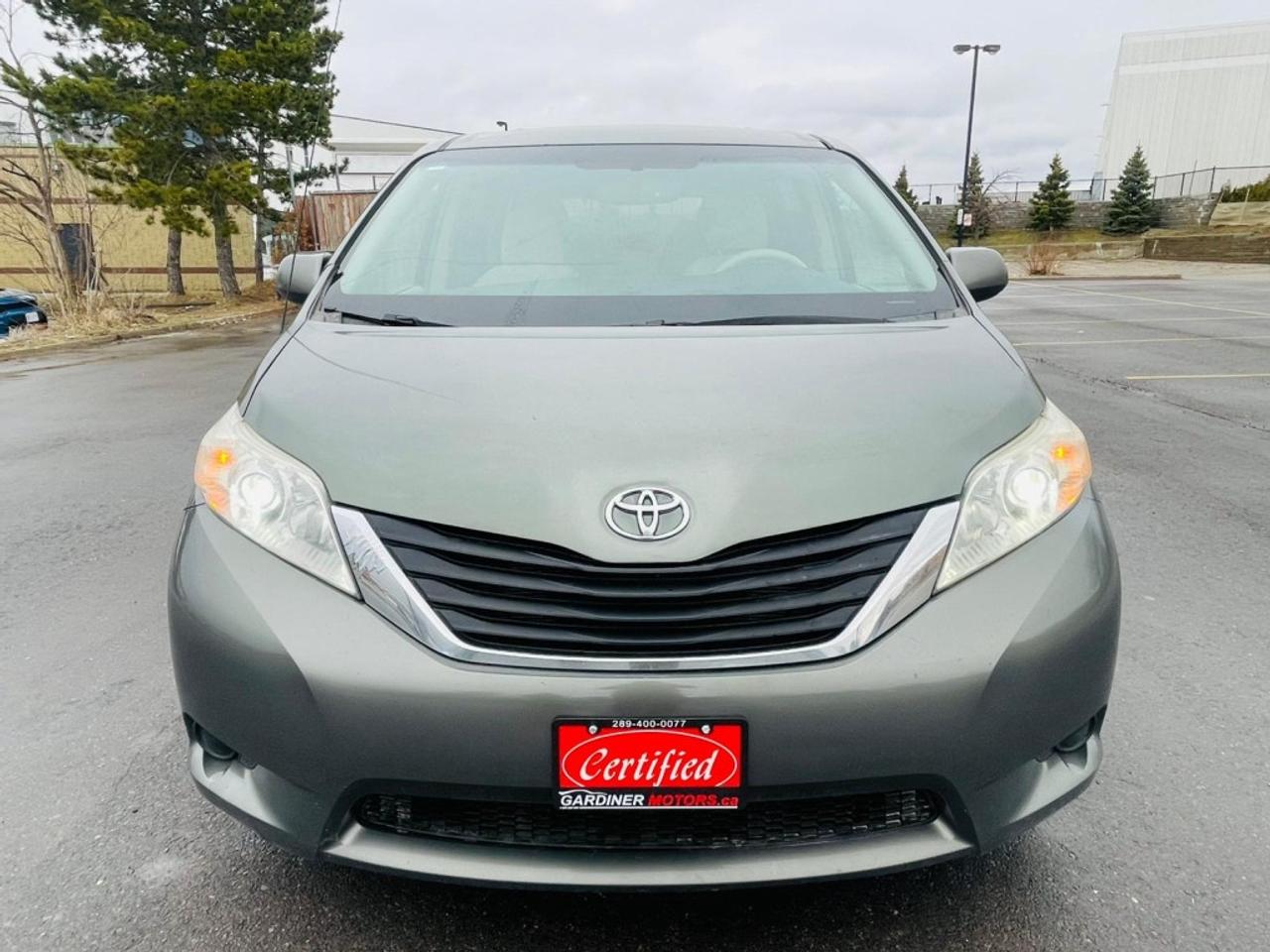 2011 Toyota Sienna LE 4dr Front-wheel Drive Passenger Van Automatic Photo2