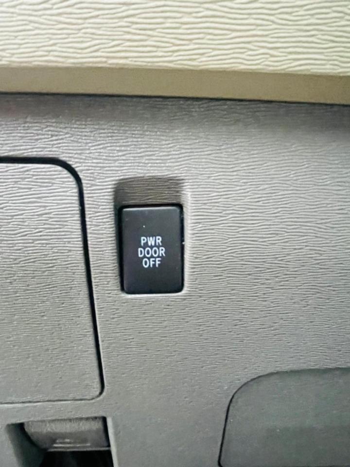 2011 Toyota Sienna LE 4dr Front-wheel Drive Passenger Van Automatic Photo