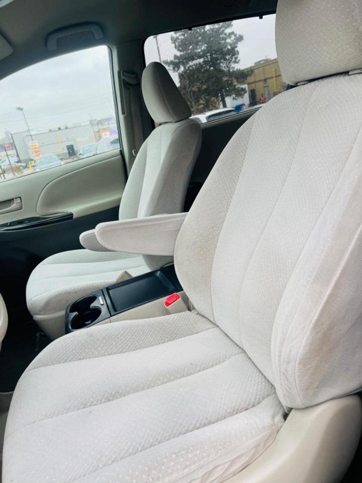 2011 Toyota Sienna LE 4dr Front-wheel Drive Passenger Van Automatic Photo