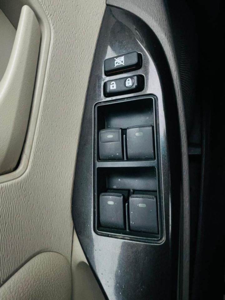 2011 Toyota Sienna LE 4dr Front-wheel Drive Passenger Van Automatic Photo