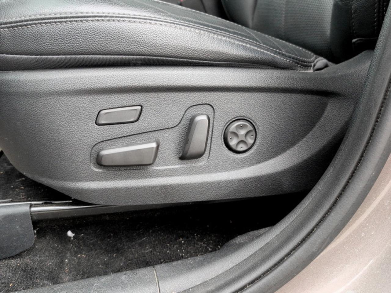 2019 Hyundai Santa Fe 2.0T Luxury AWD  **CLEAN CARFAX** Photo