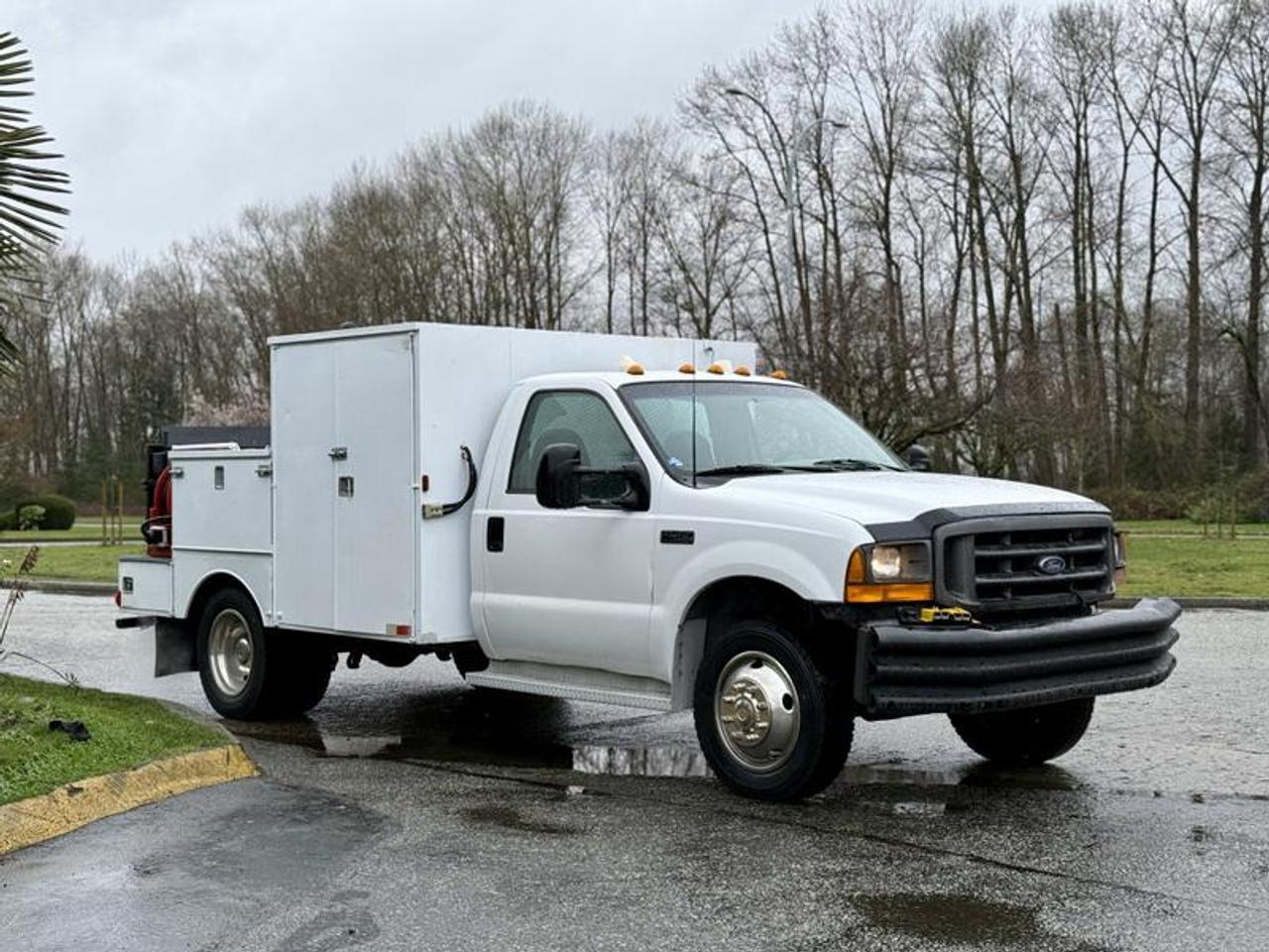 Used 2000 Ford F-450 Super Duty Service Truck with TommyGate Liftgate for sale in Burnaby, BC