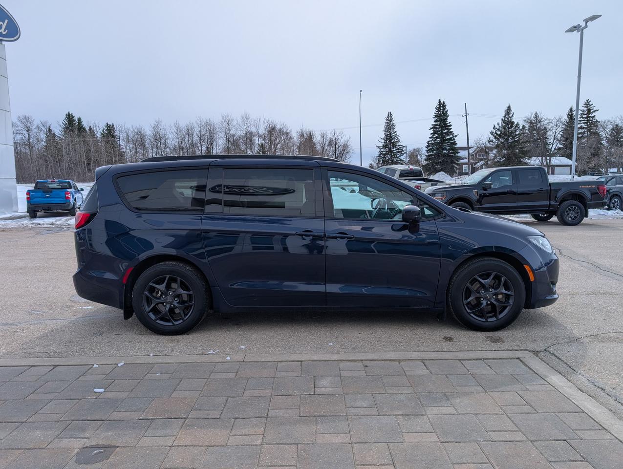 2019 Chrysler Pacifica Touring-L Plus Photo4