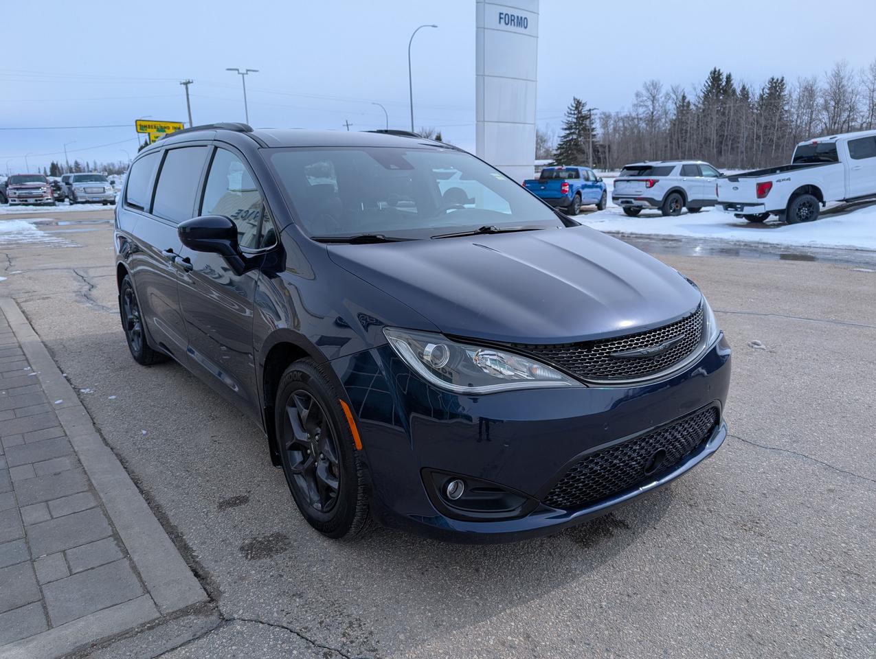 2019 Chrysler Pacifica Touring-L Plus Photo3