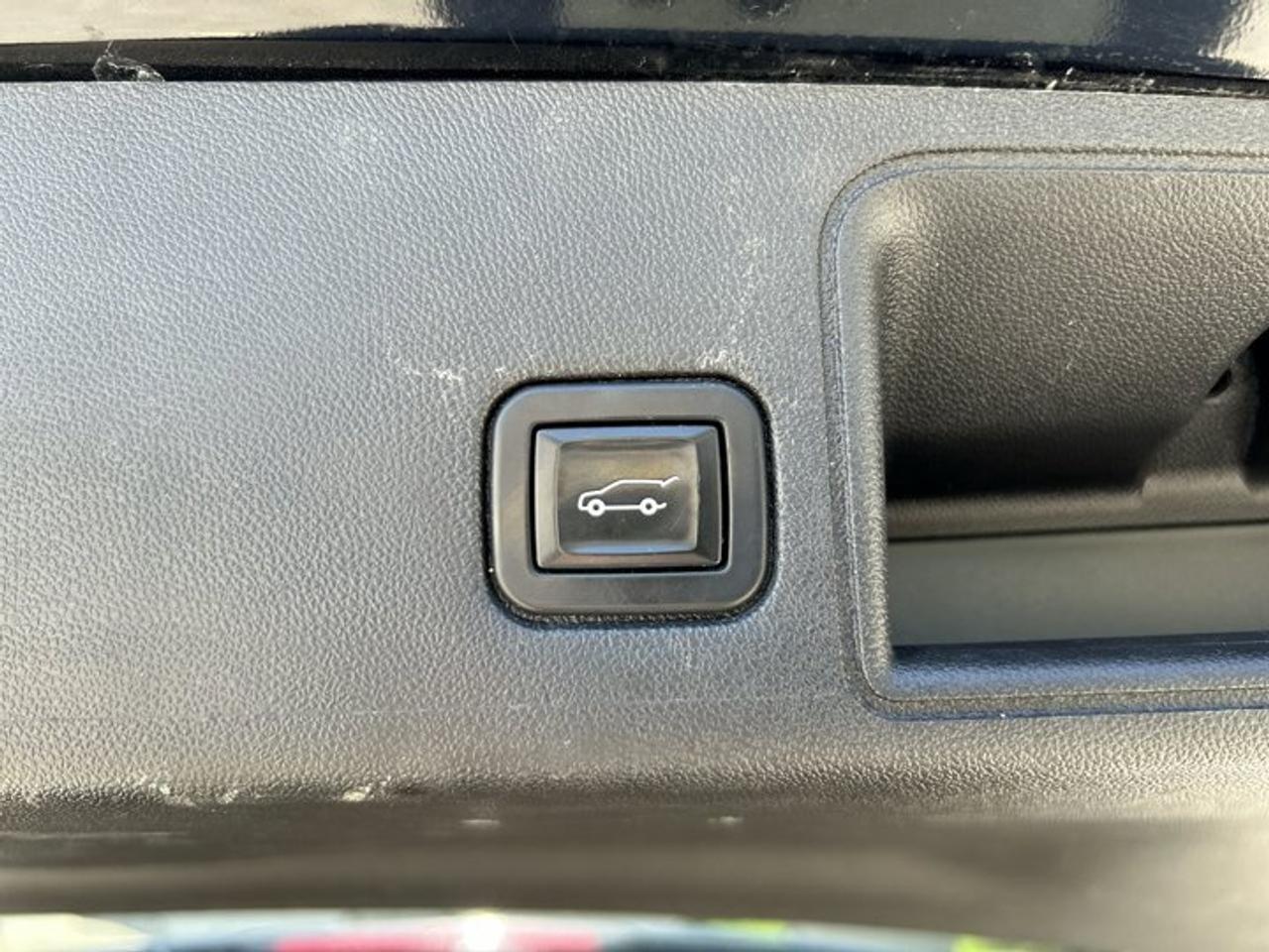 2020 GMC Terrain Elevation | One Owner | No Accidents | Leather Seats | Heated Steering Wheel Photo