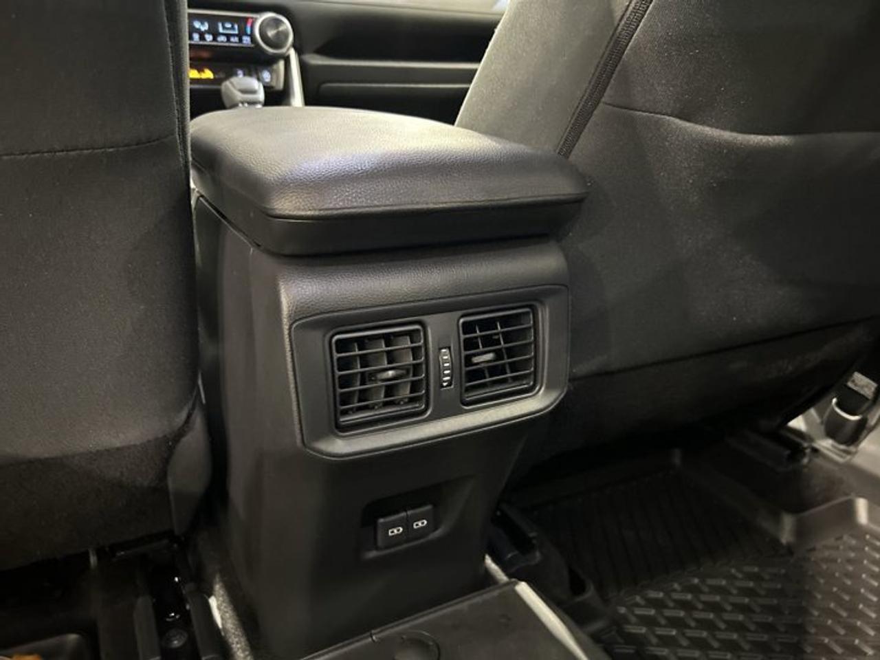 2023 Toyota RAV4 LE AWD Photo