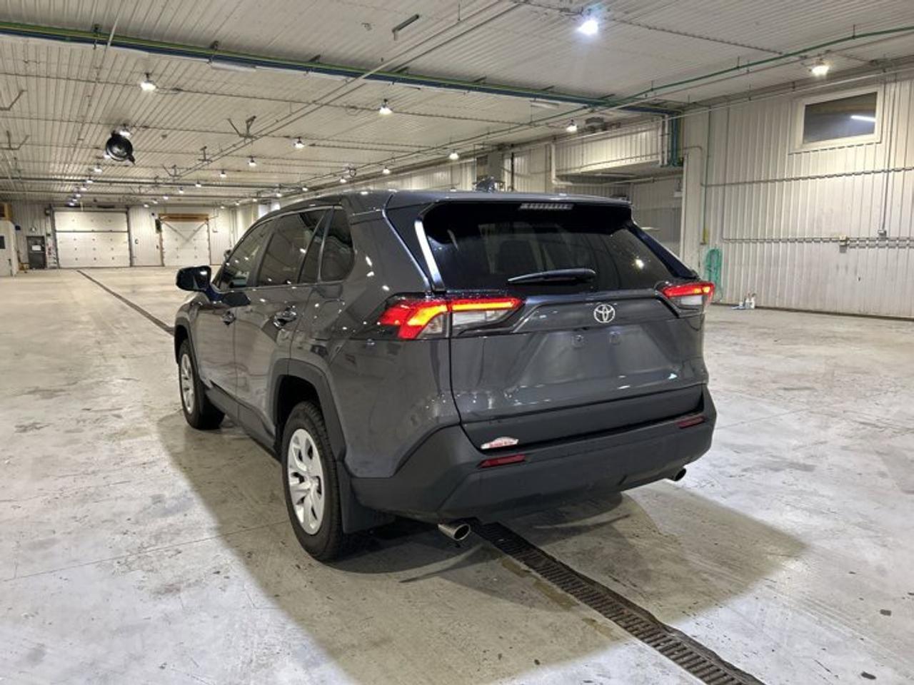 2023 Toyota RAV4 LE AWD Photo
