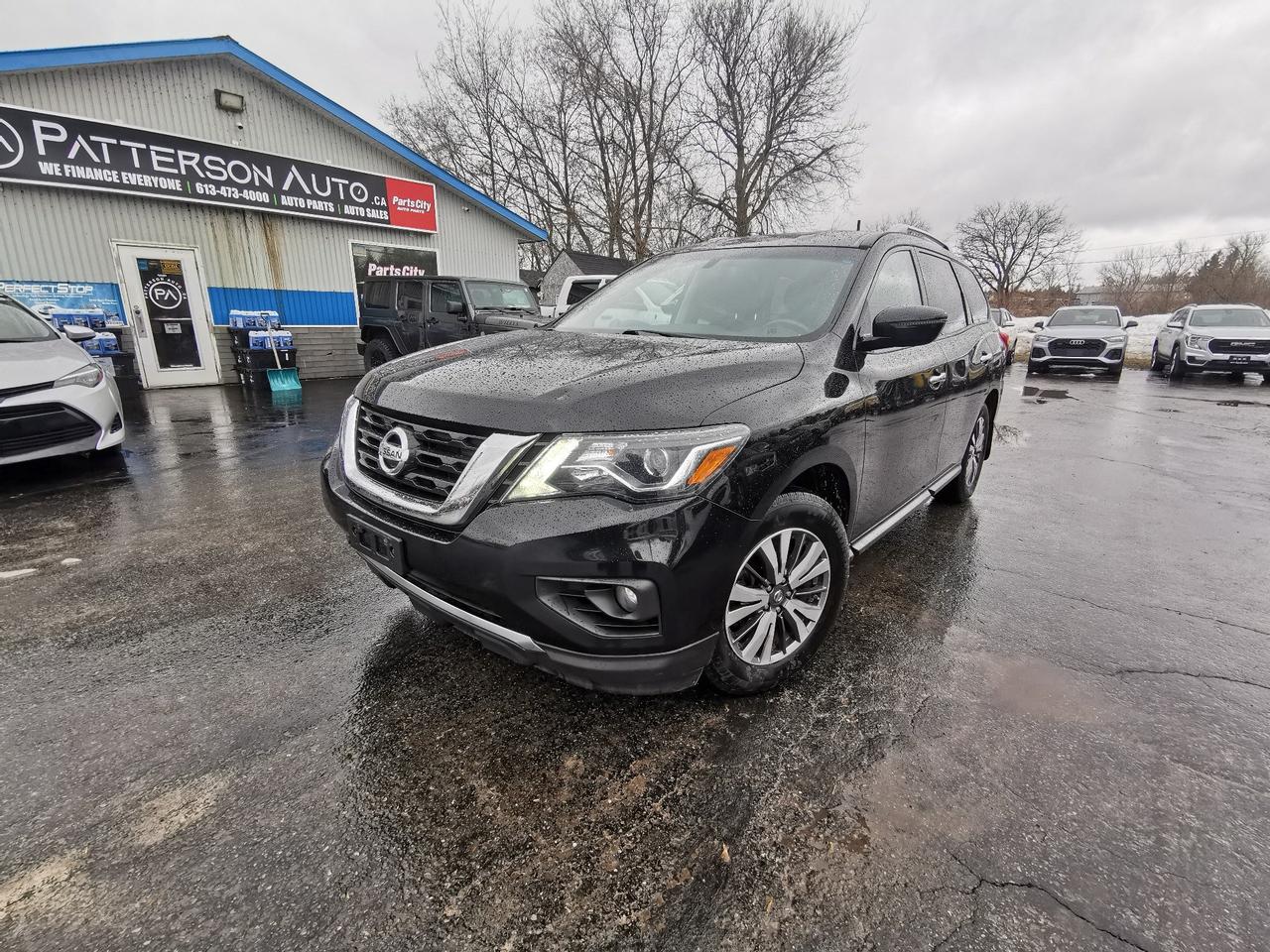 2017 Nissan Pathfinder SV Photo0