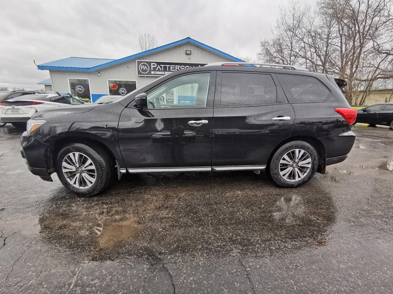 2017 Nissan Pathfinder SV Photo