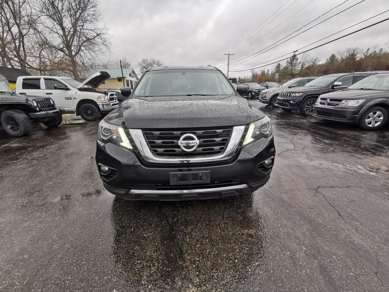 2017 Nissan Pathfinder SV Photo