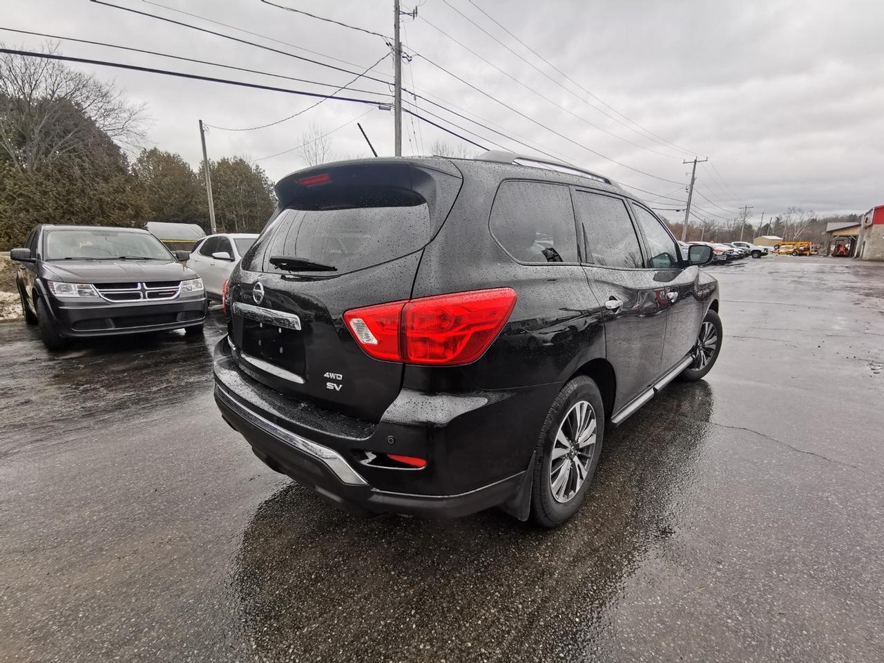 2017 Nissan Pathfinder SV Photo