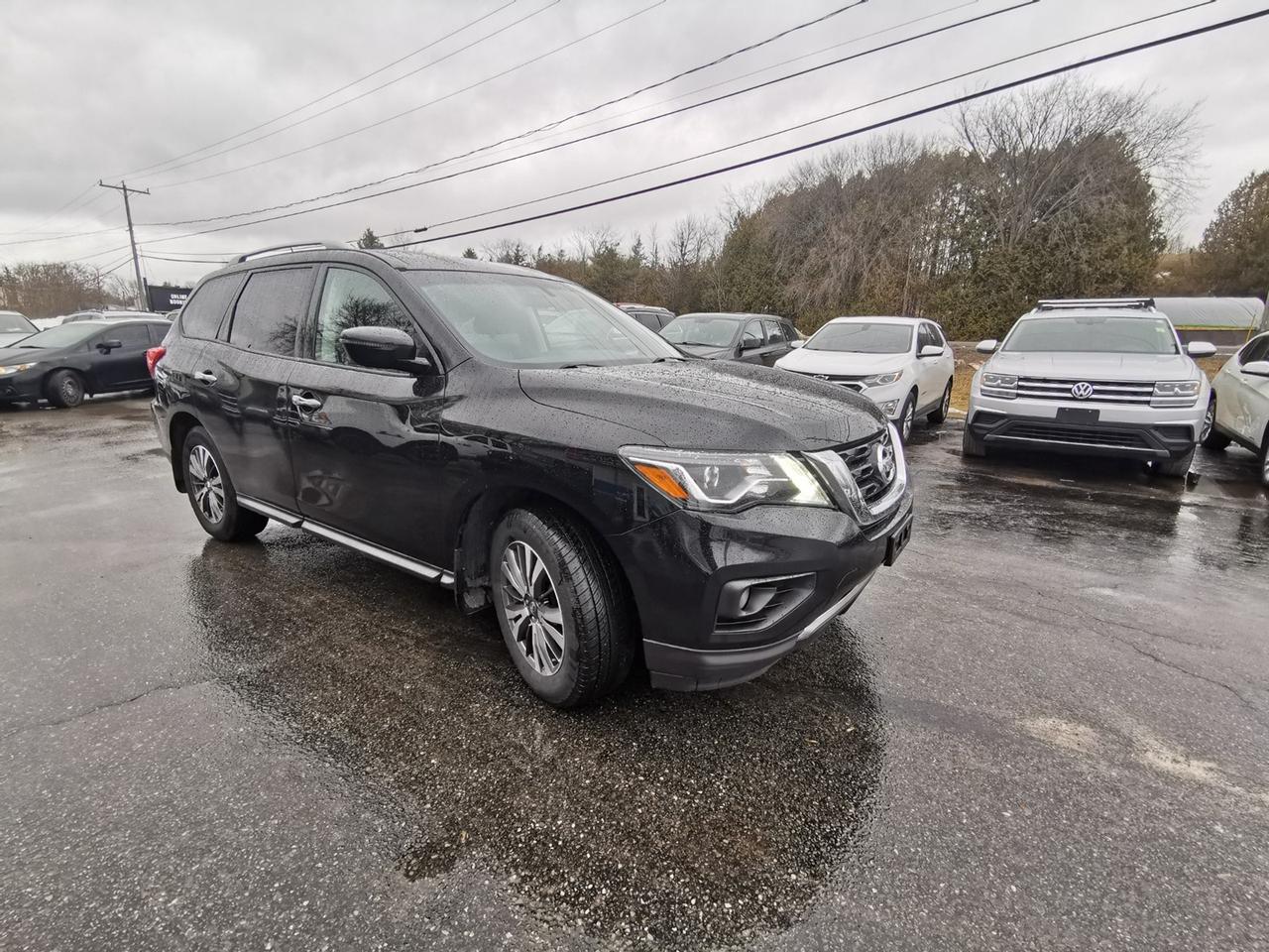 2017 Nissan Pathfinder SV Photo