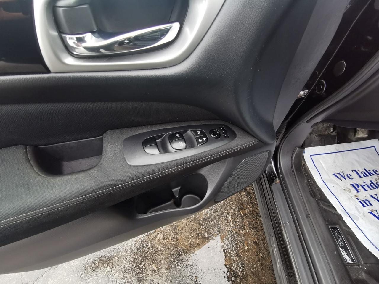 2017 Nissan Pathfinder SV Photo