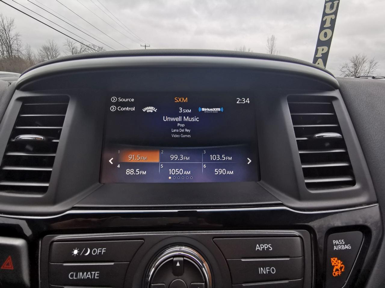 2017 Nissan Pathfinder SV Photo