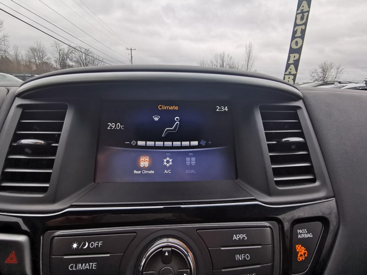 2017 Nissan Pathfinder SV Photo