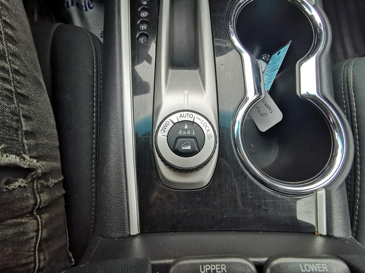 2017 Nissan Pathfinder SV Photo