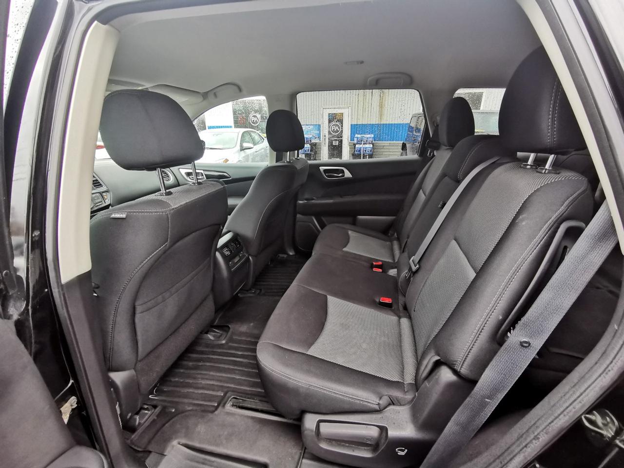 2017 Nissan Pathfinder SV Photo