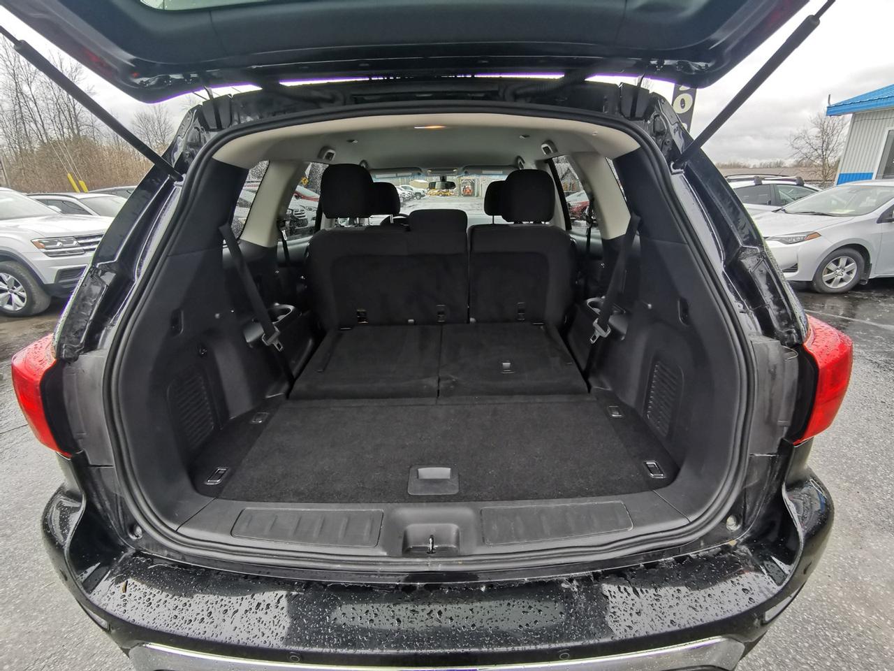 2017 Nissan Pathfinder SV Photo