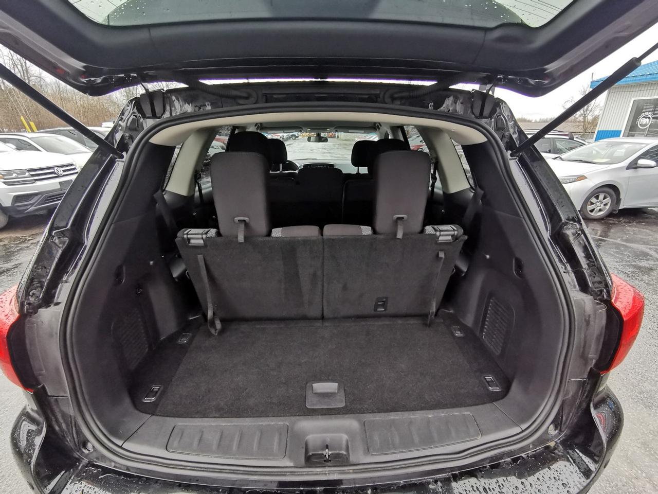 2017 Nissan Pathfinder SV Photo