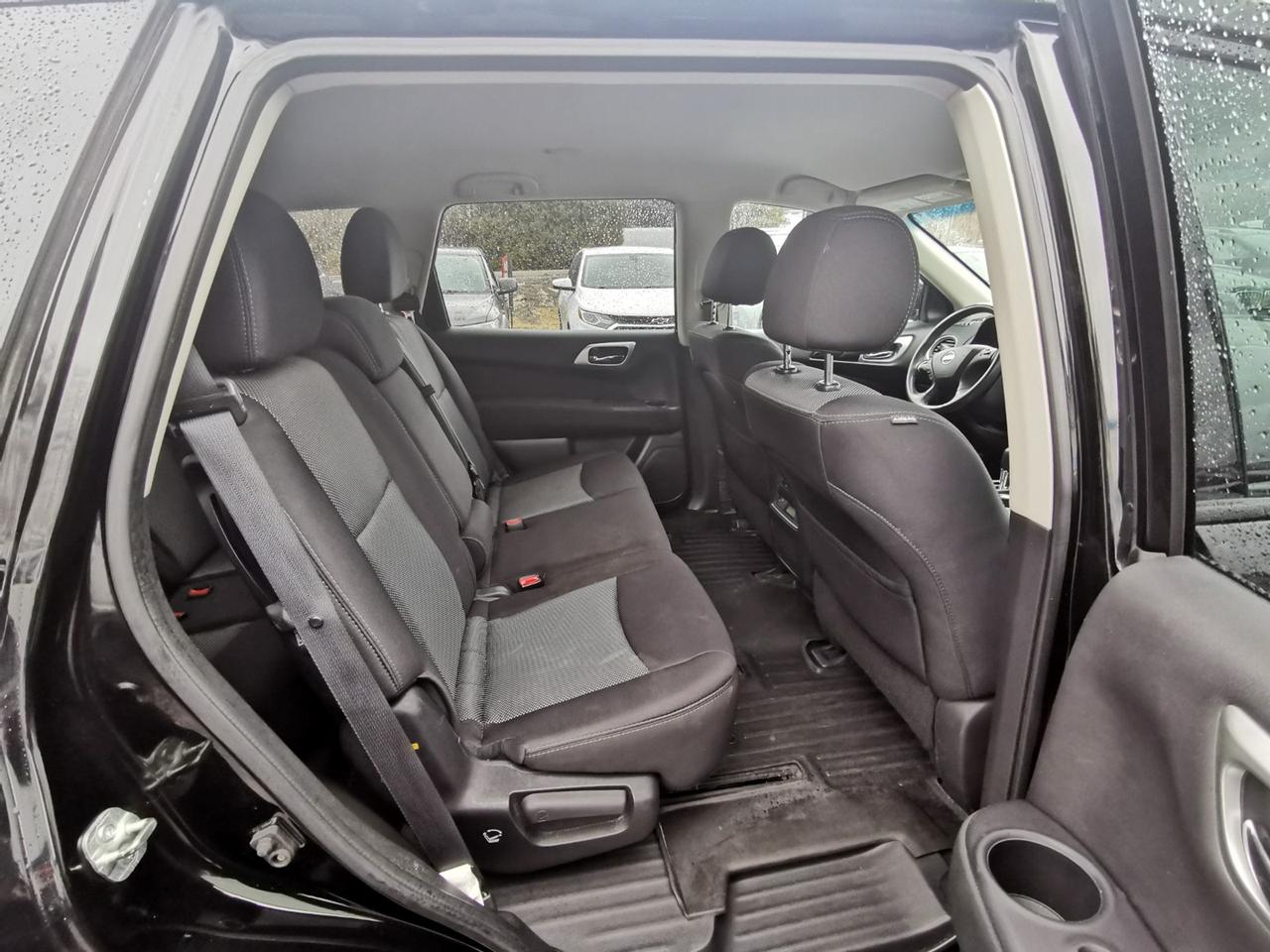 2017 Nissan Pathfinder SV Photo