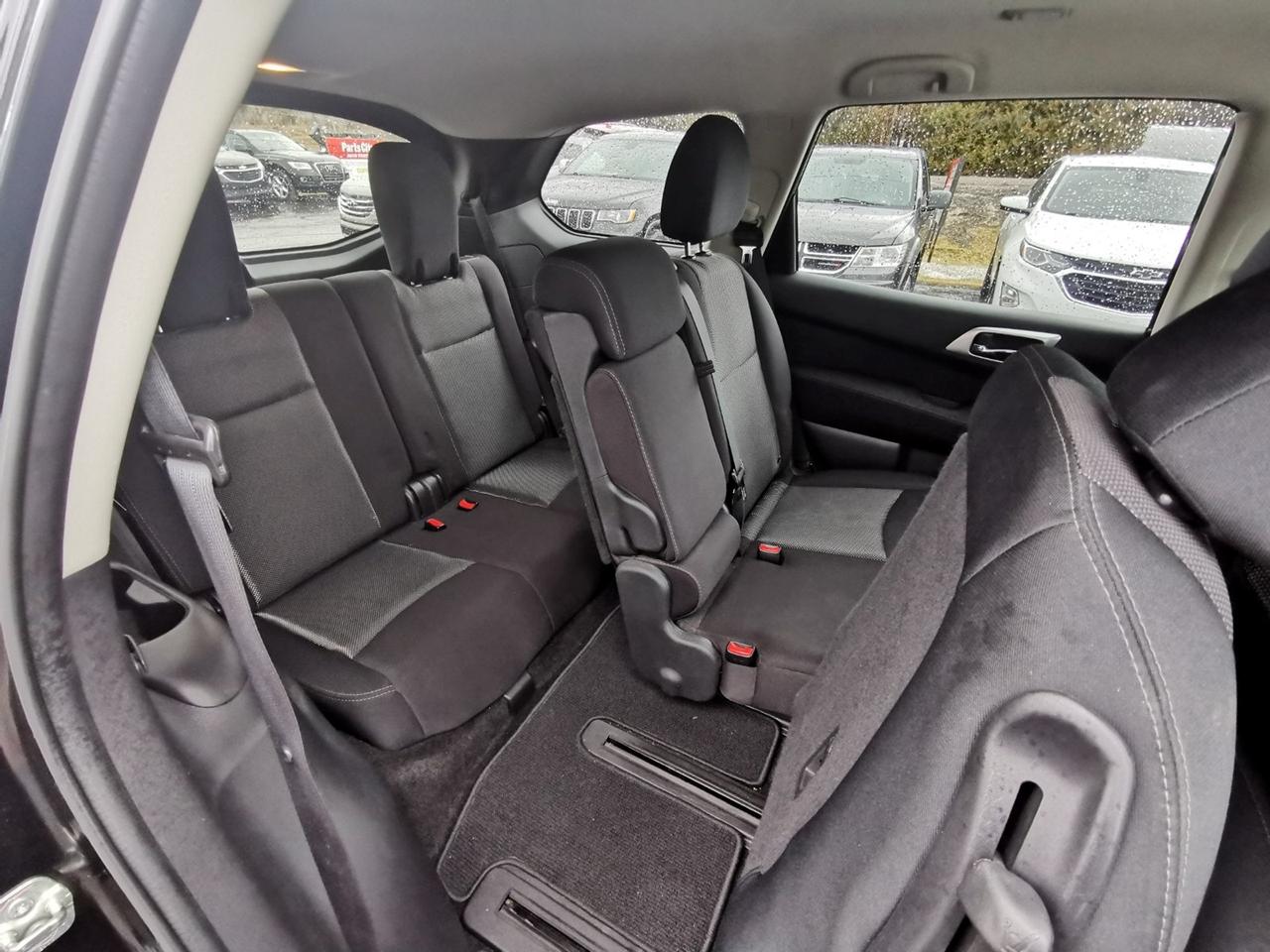 2017 Nissan Pathfinder SV Photo