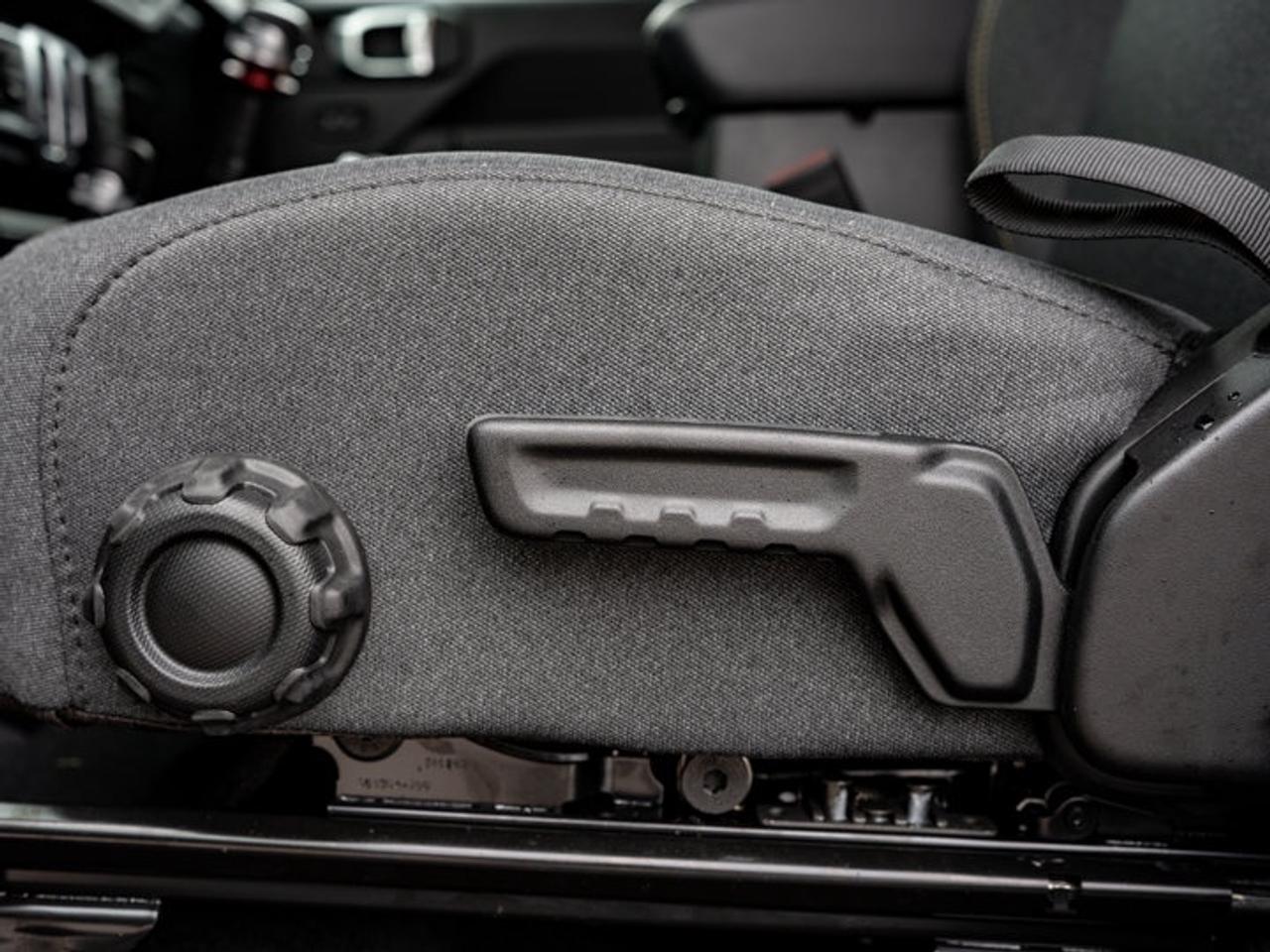 2025 Jeep Wrangler SPORT Photo