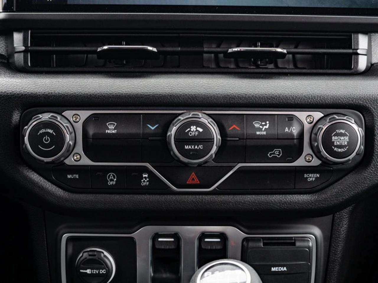 2025 Jeep Wrangler SPORT Photo