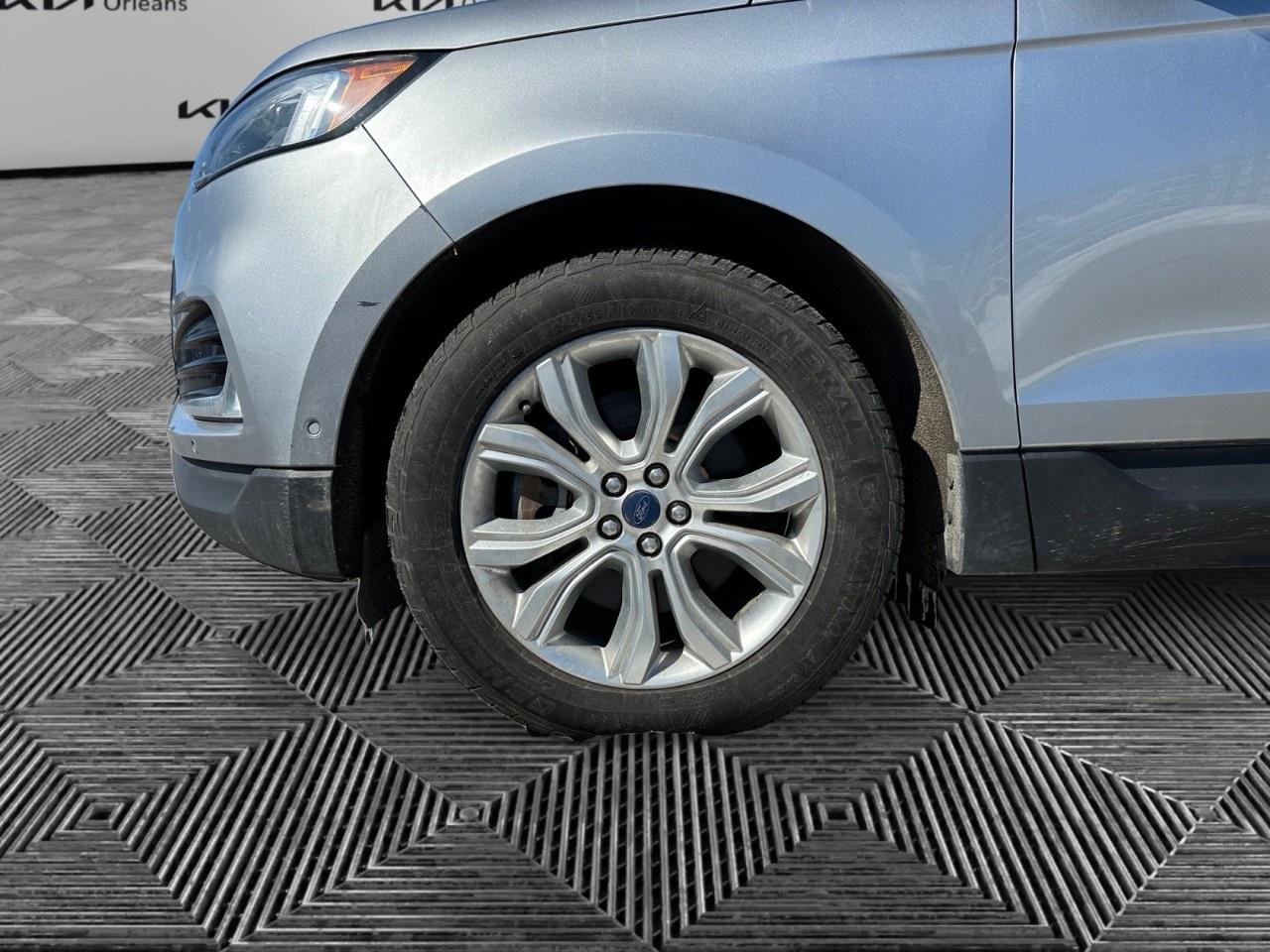 2020 Ford Edge Titanium AWD Photo