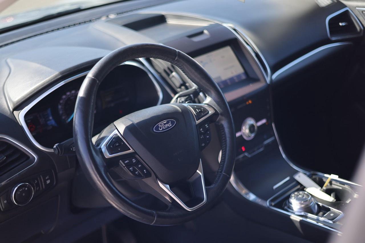 2020 Ford Edge Titanium AWD Photo