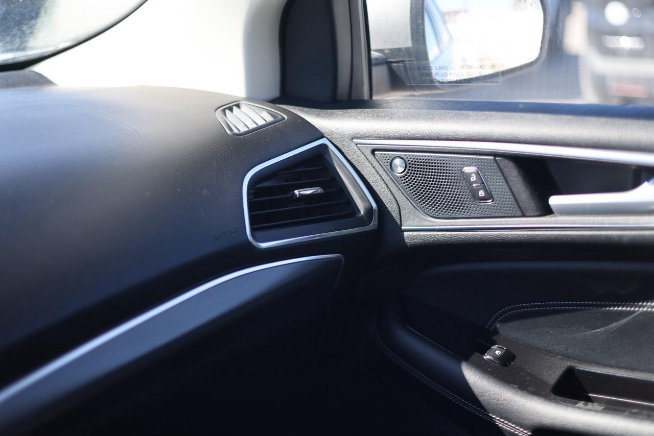 2020 Ford Edge Titanium AWD Photo