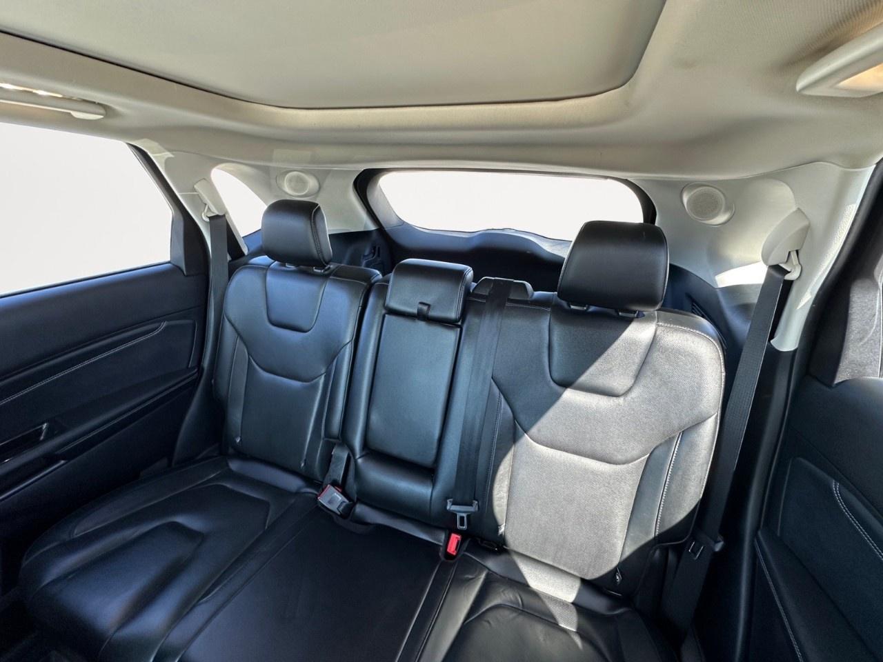 2020 Ford Edge Titanium AWD Photo