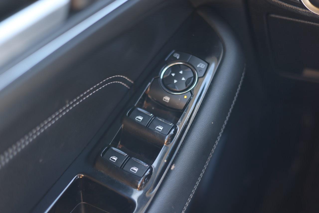 2020 Ford Edge Titanium AWD Photo