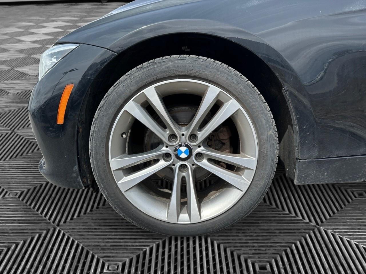 2018 BMW 3 Series 330i xDrive Sedan Photo