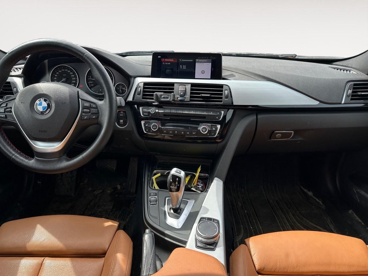 2018 BMW 3 Series 330i xDrive Sedan Photo
