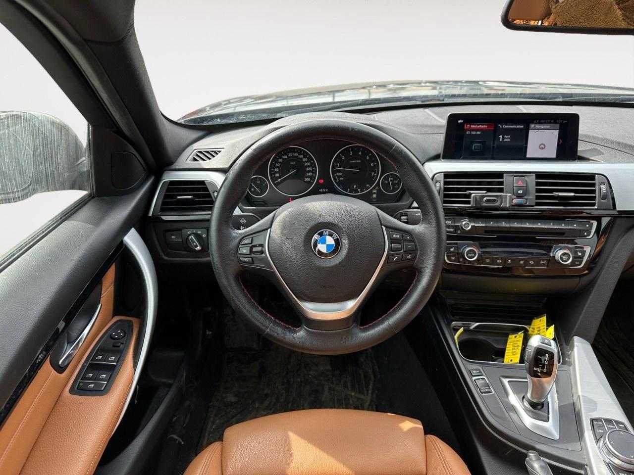 2018 BMW 3 Series 330i xDrive Sedan Photo