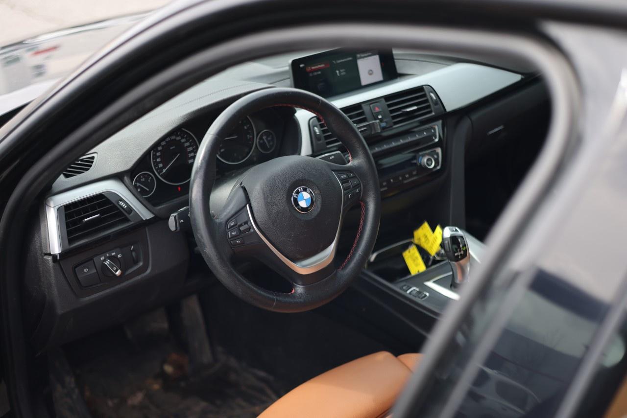 2018 BMW 3 Series 330i xDrive Sedan Photo