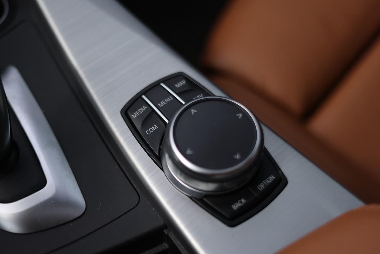 2018 BMW 3 Series 330i xDrive Sedan Photo