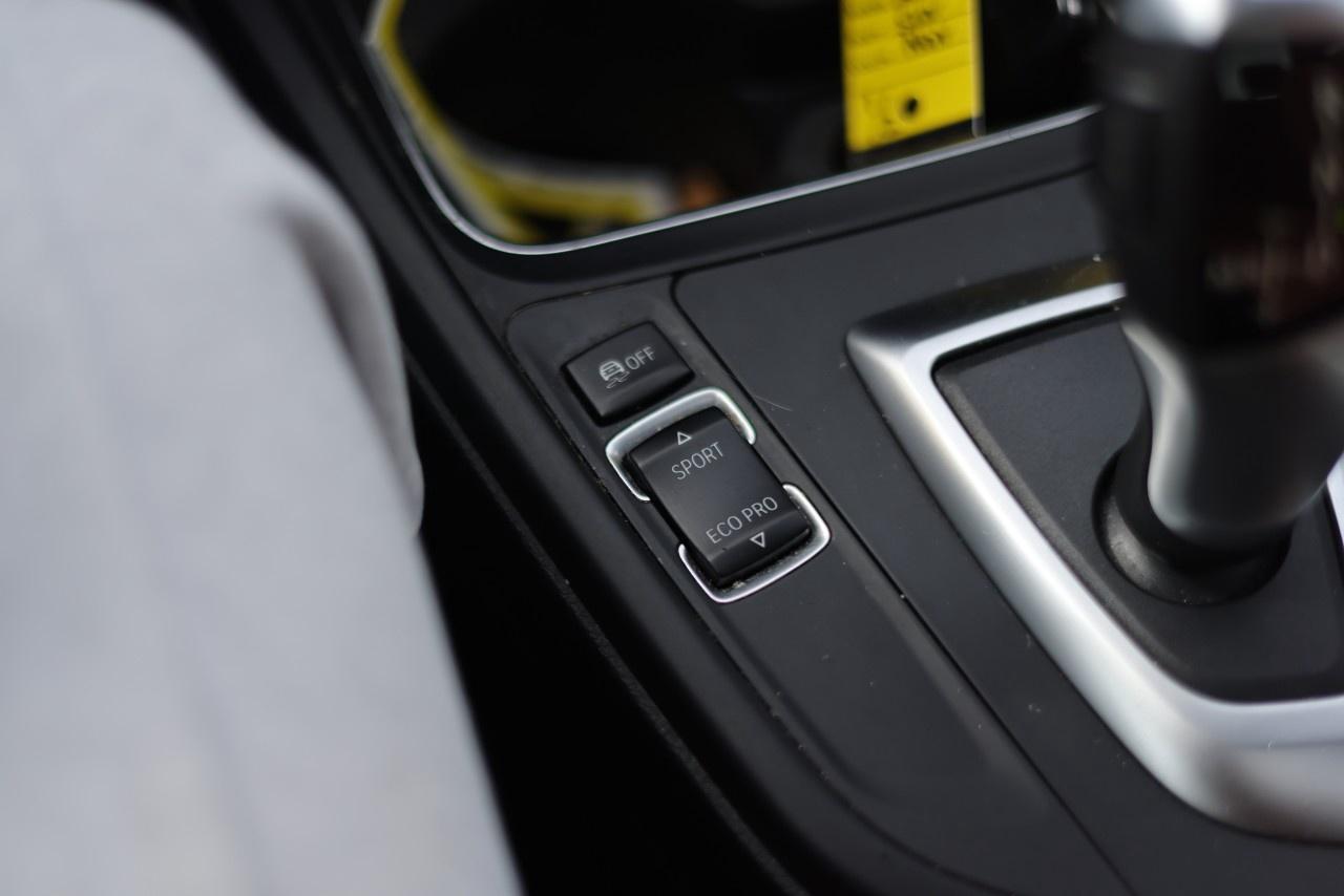 2018 BMW 3 Series 330i xDrive Sedan Photo
