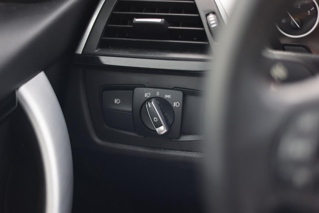 2018 BMW 3 Series 330i xDrive Sedan Photo