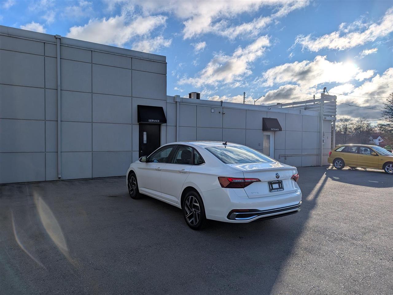 2024 Volkswagen Jetta HIGHLINE - NAVI - SUNROOF - LEATHER - TECH FEATS Photo2