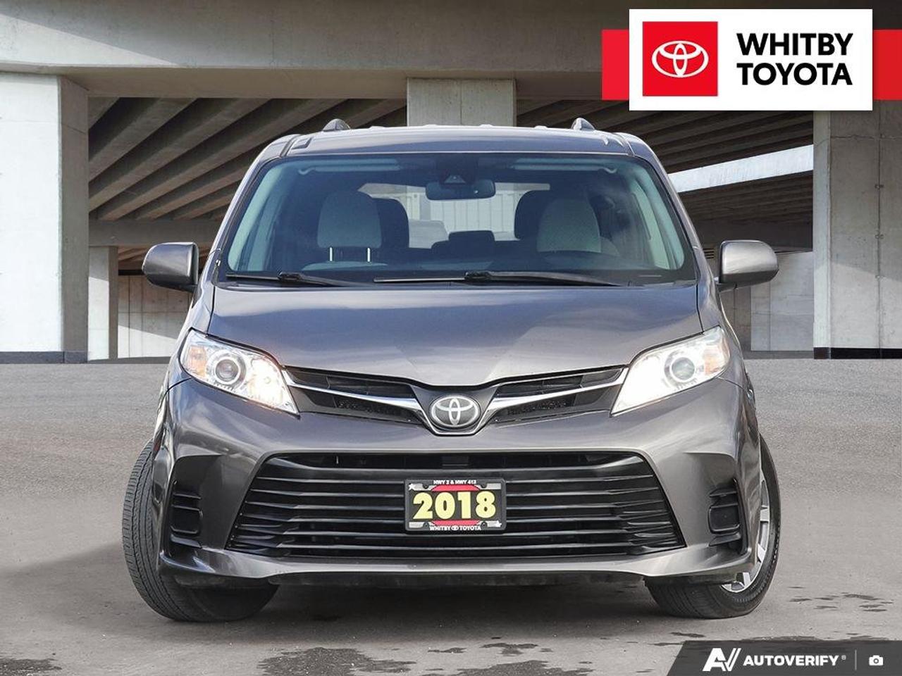 2018 Toyota Sienna LE 3.5L Photo2