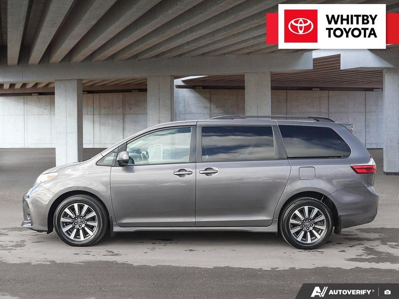 2018 Toyota Sienna LE 3.5L Photo3