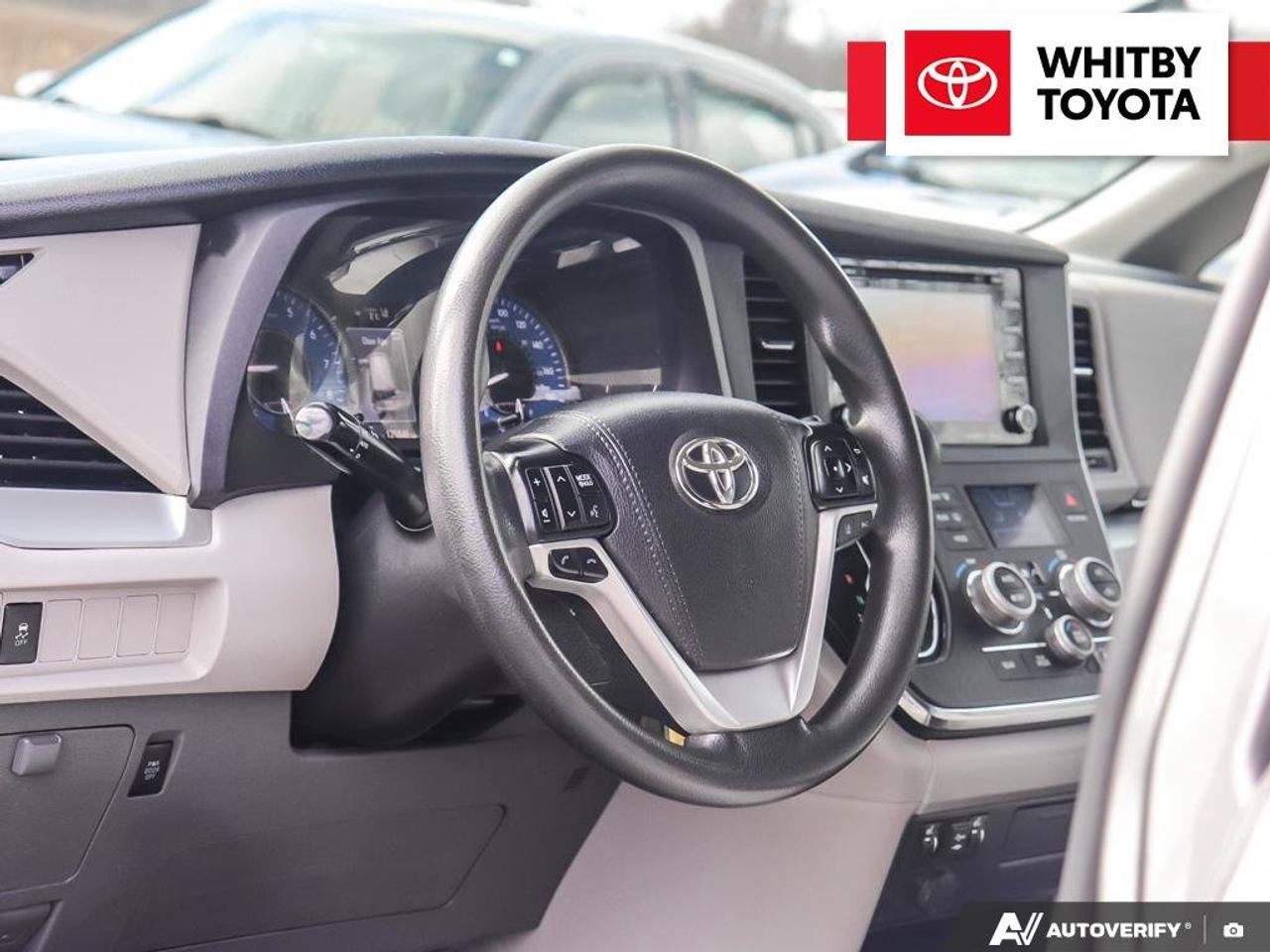 2018 Toyota Sienna LE 3.5L Photo