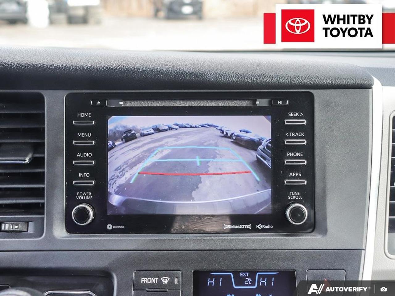 2018 Toyota Sienna LE 3.5L Photo