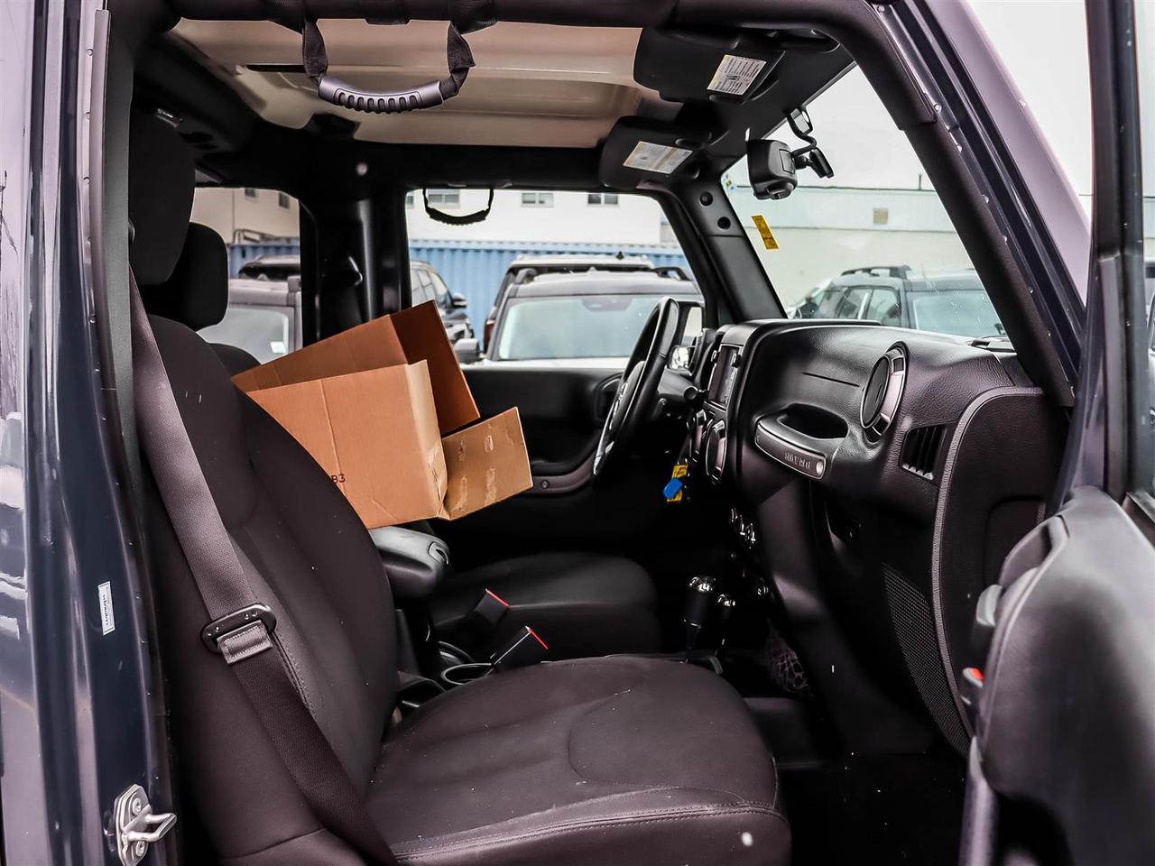2017 Jeep WRANGLER UNLIMITED WILLYS WHEELER Photo