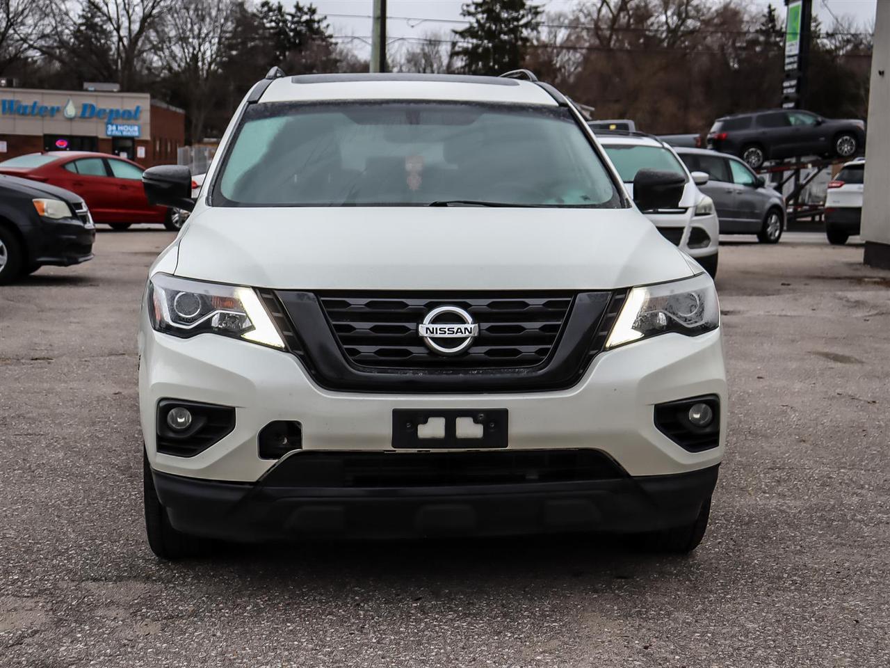 2018 Nissan Pathfinder  Photo2
